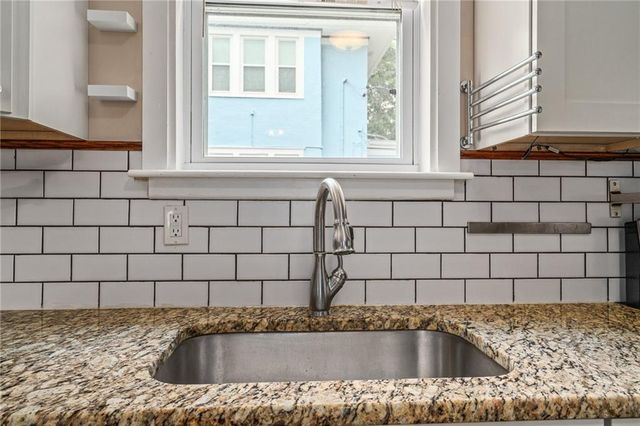 5915 Holmes Street, Kansas City, MO 64110