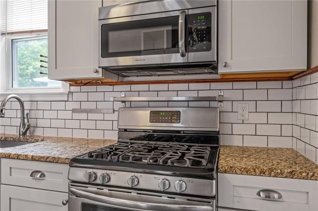5915 Holmes Street, Kansas City, MO 64110