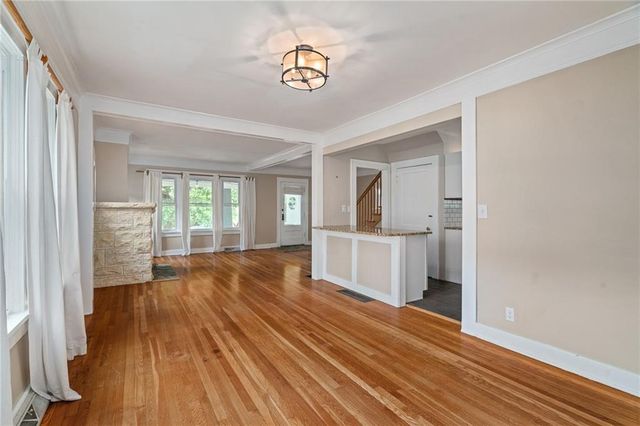 5915 Holmes Street, Kansas City, MO 64110