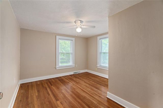 5915 Holmes Street, Kansas City, MO 64110