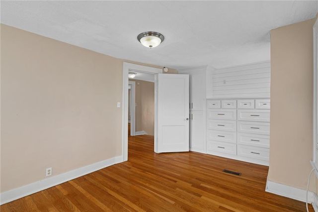 5915 Holmes Street, Kansas City, MO 64110