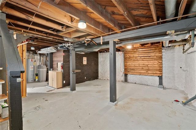 5915 Holmes Street, Kansas City, MO 64110
