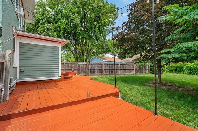 5915 Holmes Street, Kansas City, MO 64110