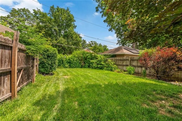 5915 Holmes Street, Kansas City, MO 64110