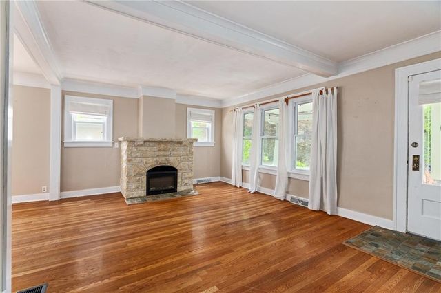 5915 Holmes Street, Kansas City, MO 64110