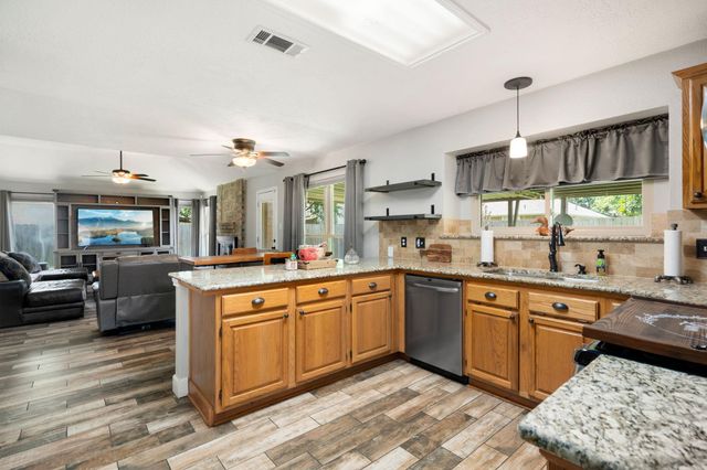 1906 Coronado Street, Friendswood, TX 77546
