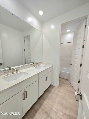 1161 E Kachina Trail, Phoenix, AZ 85042