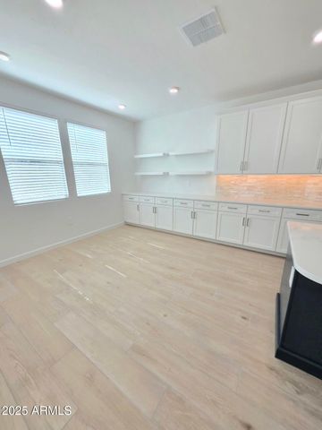 1161 E Kachina Trail, Phoenix, AZ 85042