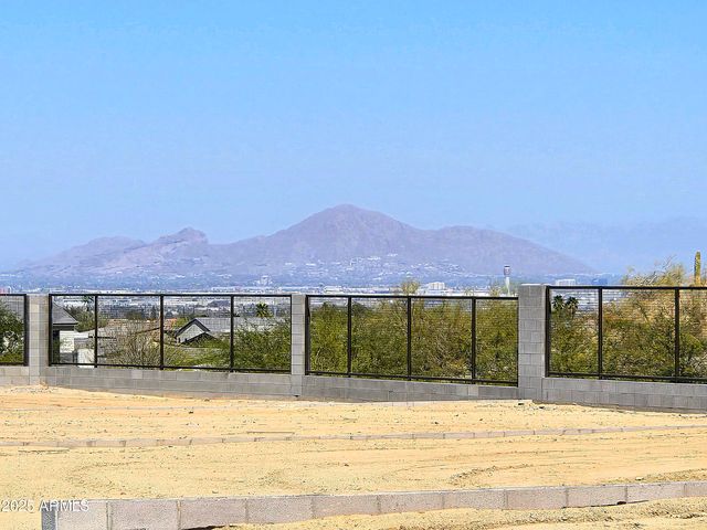 1161 E Kachina Trail, Phoenix, AZ 85042
