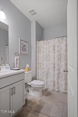 1010 Raccoon Lane, Piney Flats, TN 37686