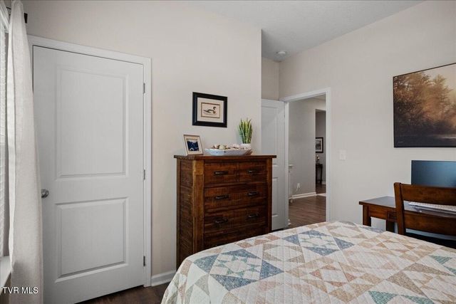 1010 Raccoon Lane, Piney Flats, TN 37686