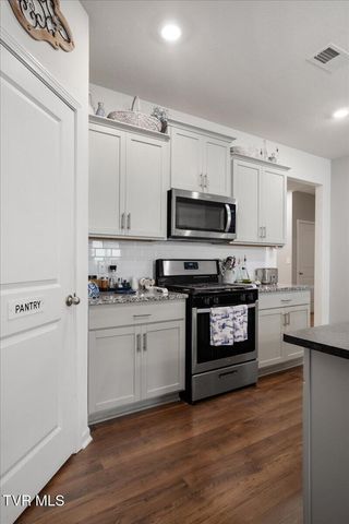 1010 Raccoon Lane, Piney Flats, TN 37686