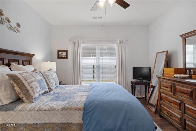 1010 Raccoon Lane, Piney Flats, TN 37686