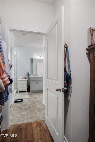 1010 Raccoon Lane, Piney Flats, TN 37686