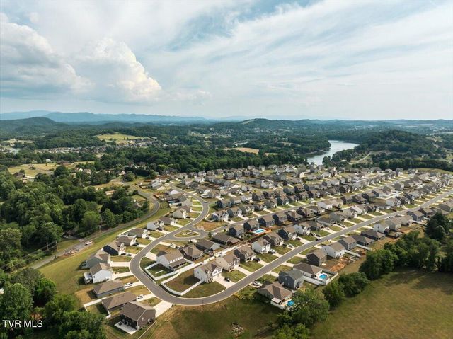 1010 Raccoon Lane, Piney Flats, TN 37686