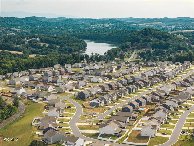 1010 Raccoon Lane, Piney Flats, TN 37686