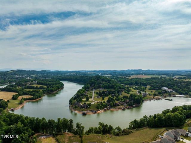 1010 Raccoon Lane, Piney Flats, TN 37686