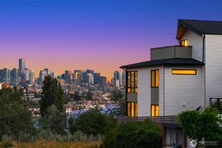 454 NE 40th Street, Seattle, WA 98105