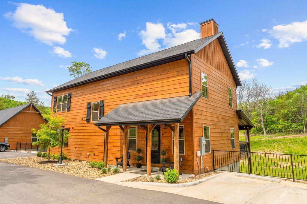 162 Ravine Roadway 30, Hollister, MO 65672