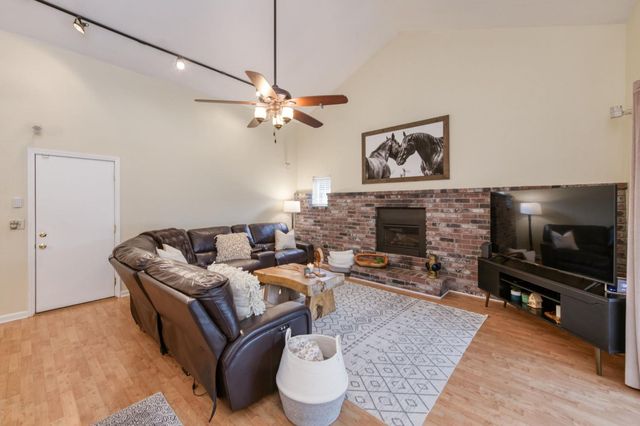 230 N Bush Avenue, Clovis, CA 93612