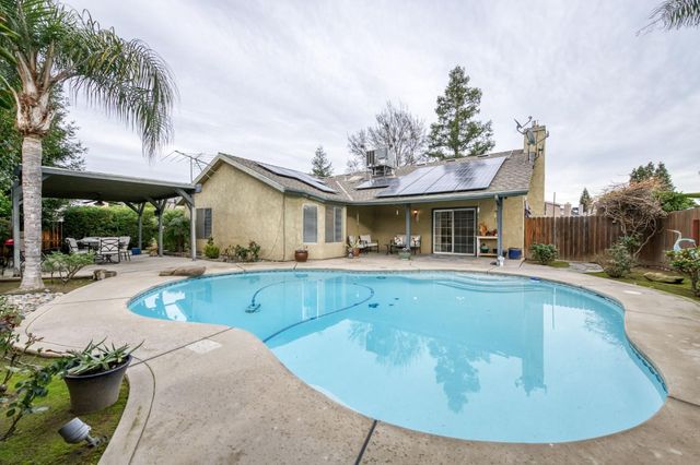 230 N Bush Avenue, Clovis, CA 93612