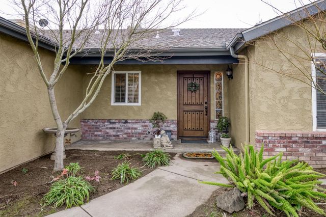 230 N Bush Avenue, Clovis, CA 93612