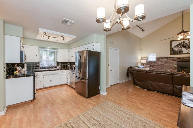 230 N Bush Avenue, Clovis, CA 93612