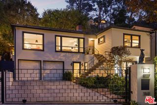 2940 N Beachwood Drive, Los Angeles, CA 90068