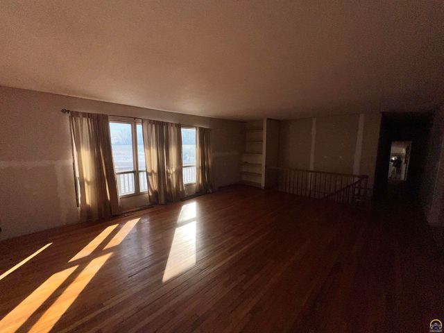 13818 K-214 HWY, Hoyt, KS 66440