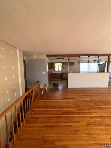 13818 K-214 HWY, Hoyt, KS 66440