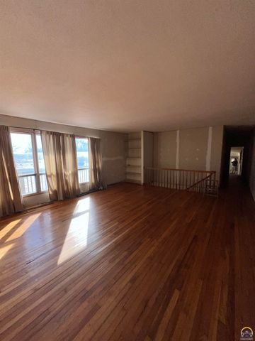 13818 K-214 HWY, Hoyt, KS 66440