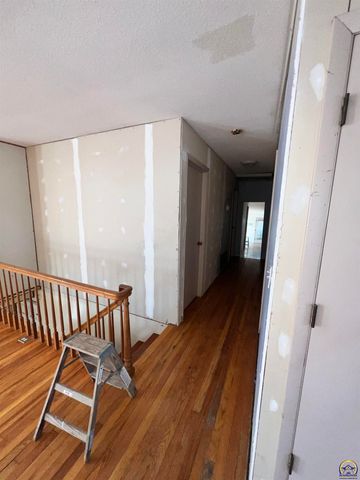 13818 K-214 HWY, Hoyt, KS 66440