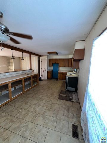 13818 K-214 HWY, Hoyt, KS 66440