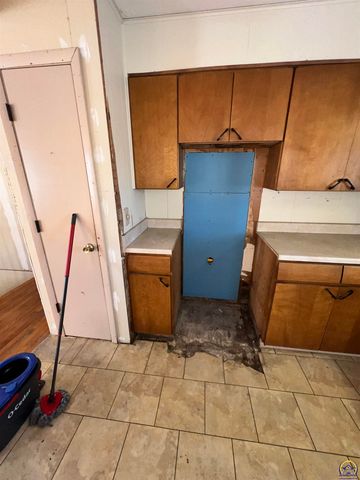 13818 K-214 HWY, Hoyt, KS 66440