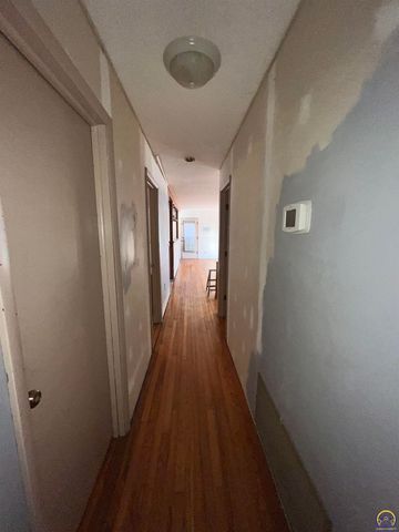 13818 K-214 HWY, Hoyt, KS 66440