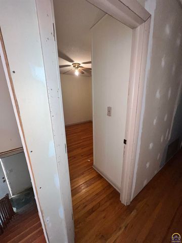 13818 K-214 HWY, Hoyt, KS 66440