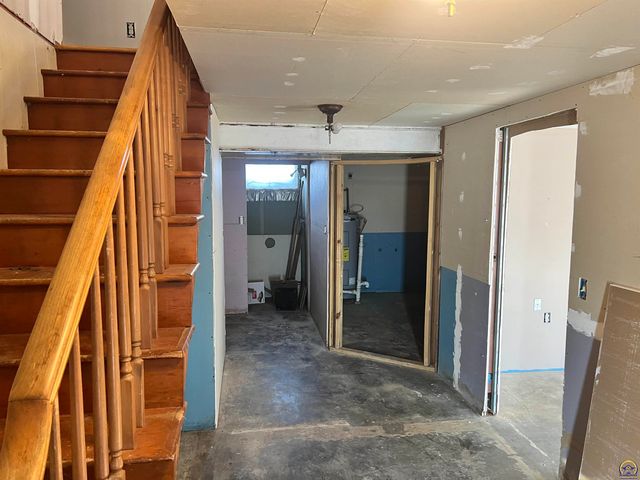 13818 K-214 HWY, Hoyt, KS 66440