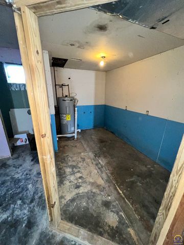 13818 K-214 HWY, Hoyt, KS 66440