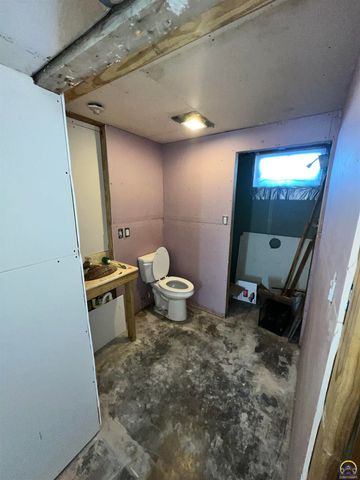 13818 K-214 HWY, Hoyt, KS 66440