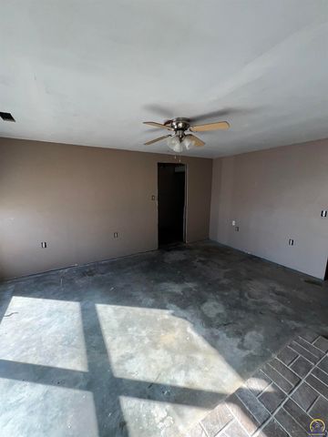 13818 K-214 HWY, Hoyt, KS 66440