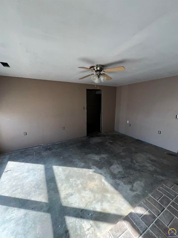 13818 K-214 HWY, Hoyt, KS 66440