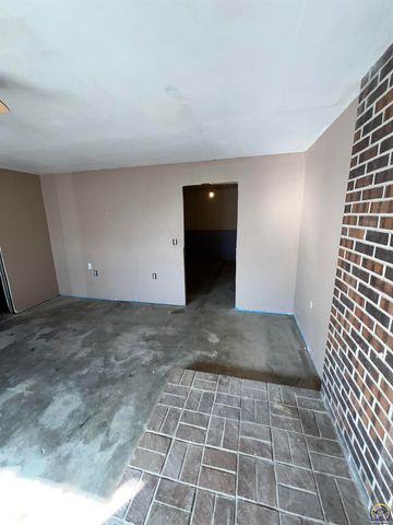 13818 K-214 HWY, Hoyt, KS 66440