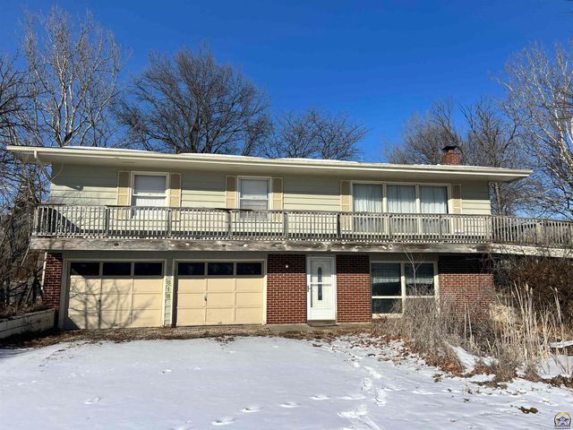 13818 K-214 HWY, Hoyt, KS 66440