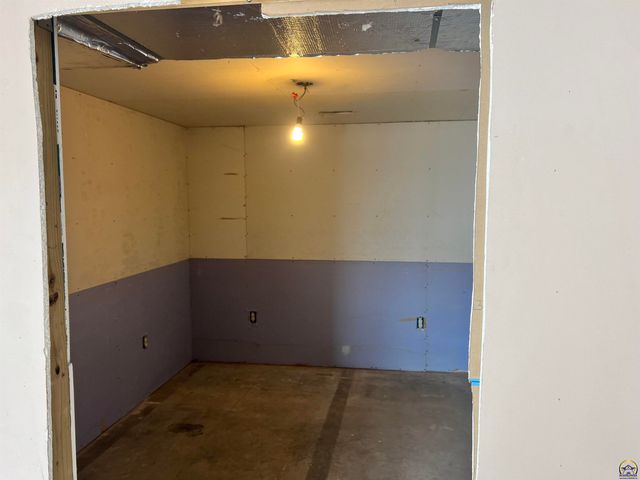 13818 K-214 HWY, Hoyt, KS 66440