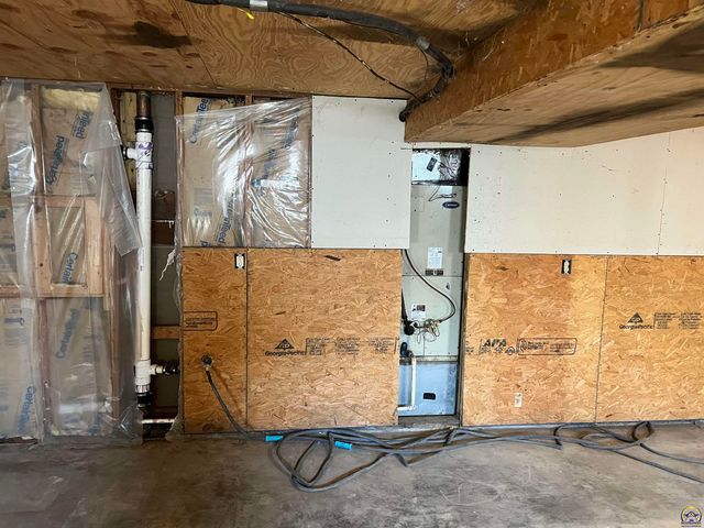 13818 K-214 HWY, Hoyt, KS 66440