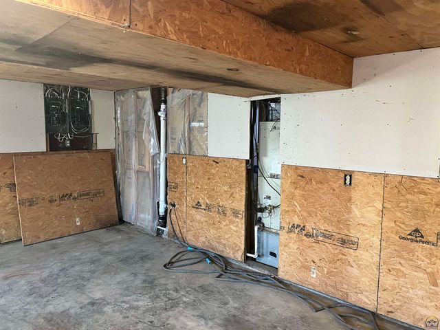 13818 K-214 HWY, Hoyt, KS 66440