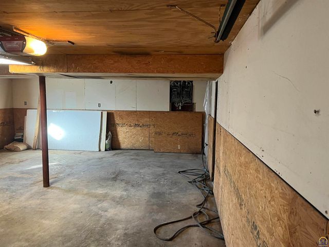 13818 K-214 HWY, Hoyt, KS 66440