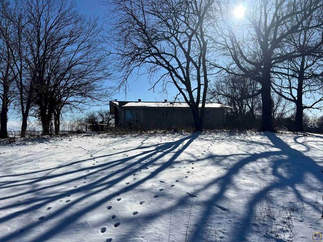 13818 K-214 HWY, Hoyt, KS 66440