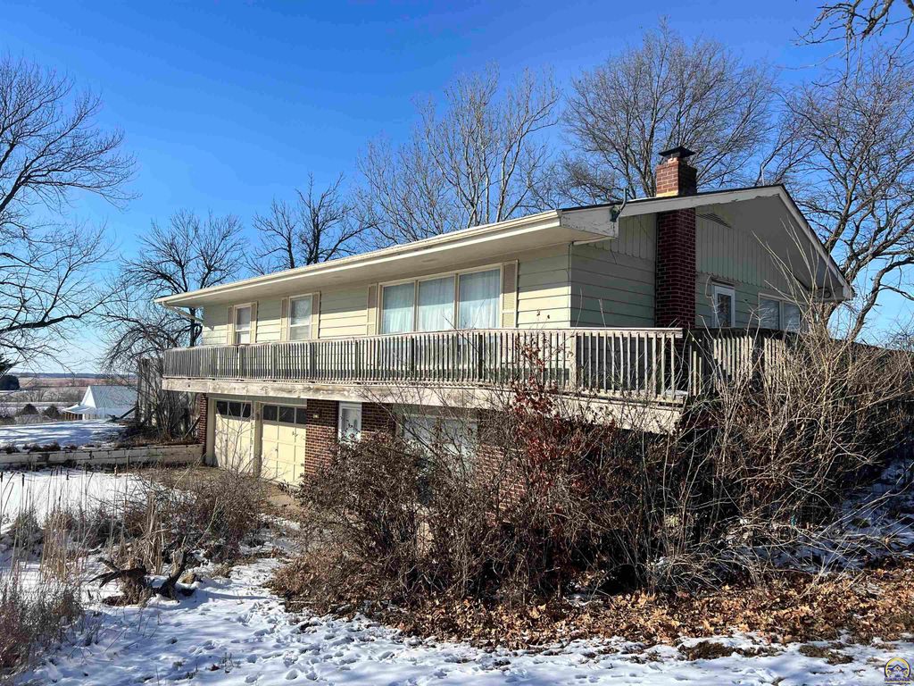 13818 K-214 HWY, Hoyt, KS 66440