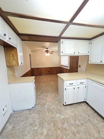 1728 SE 8th Street, Moore, OK 73160